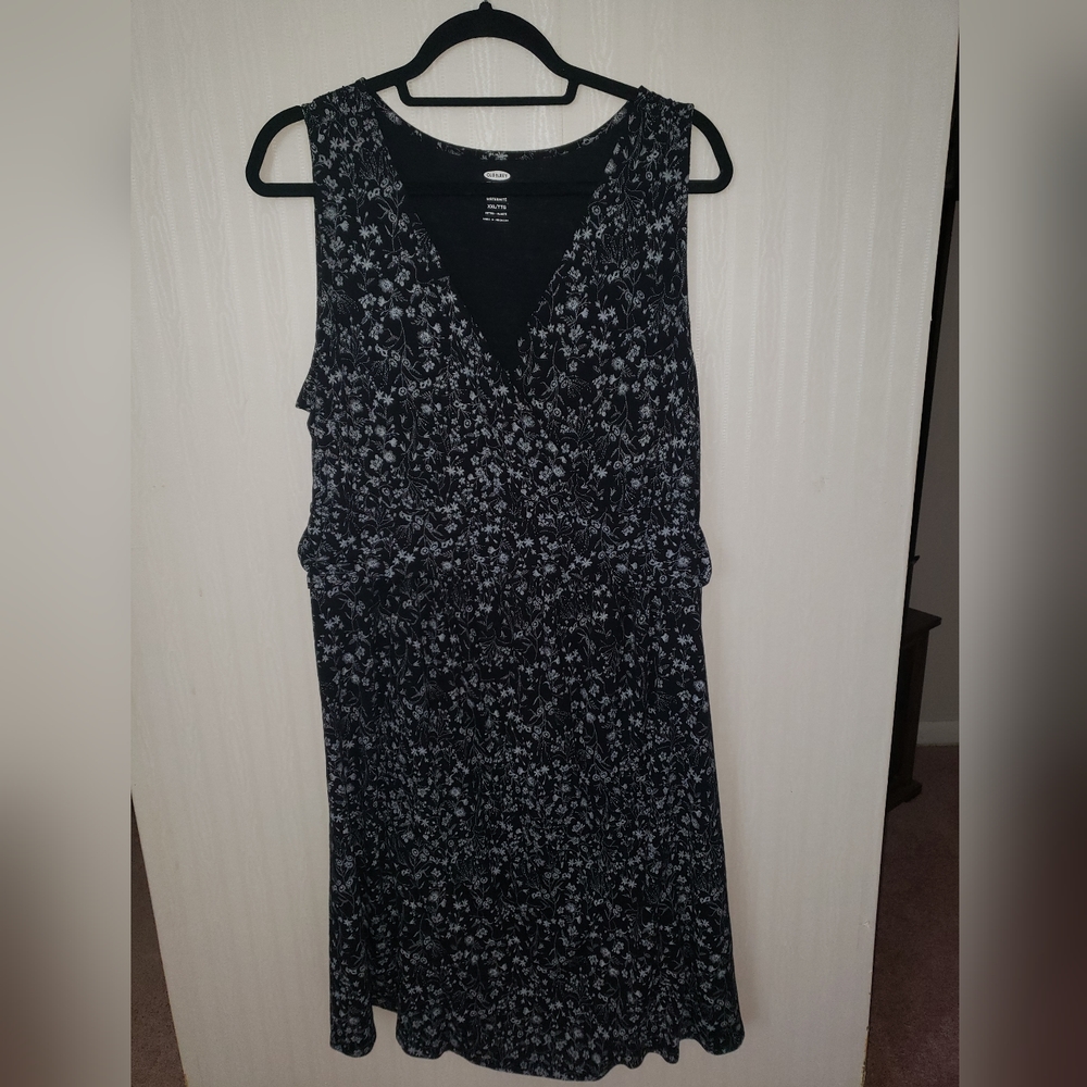 EUC Old Navy Lovely Maternity Dress Size XXL 2X Black & White